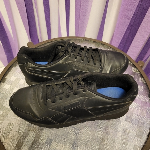 Black Reebok Classics - Picture 3 of 7